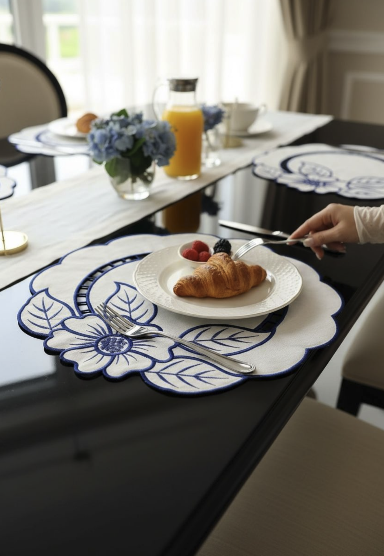 Çiçek-Yaprak İşlemeli Amerikan Servis Seti — 6 Kişilik