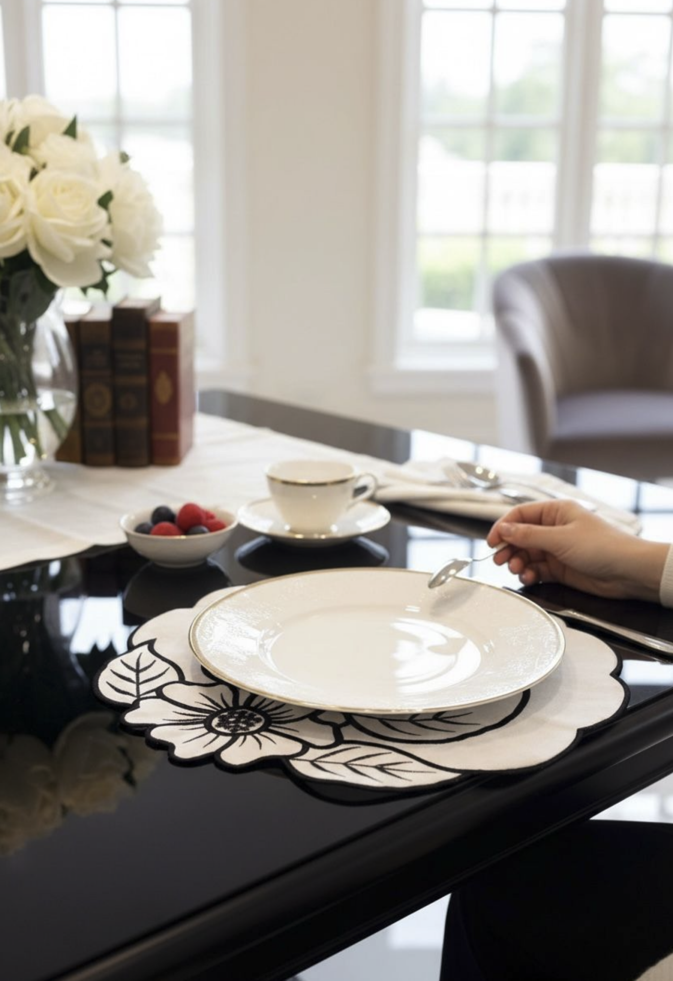 Çiçek-Yaprak İşlemeli Amerikan Servis Seti — 6 Kişilik