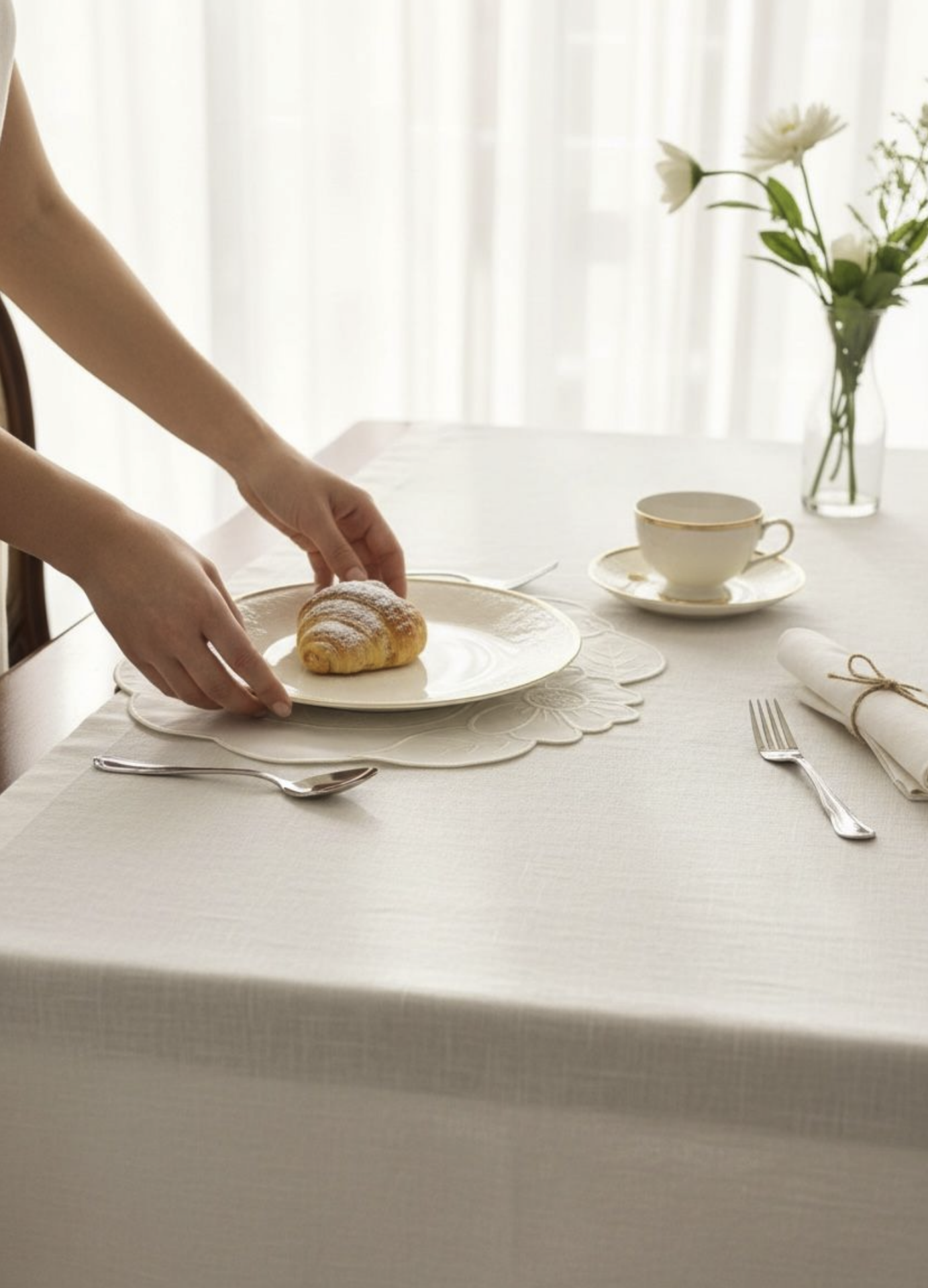 Çiçek-Yaprak İşlemeli Amerikan Servis Seti — 6 Kişilik