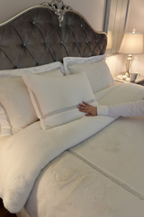 Peluş Taşlı Yatak Örtüsü